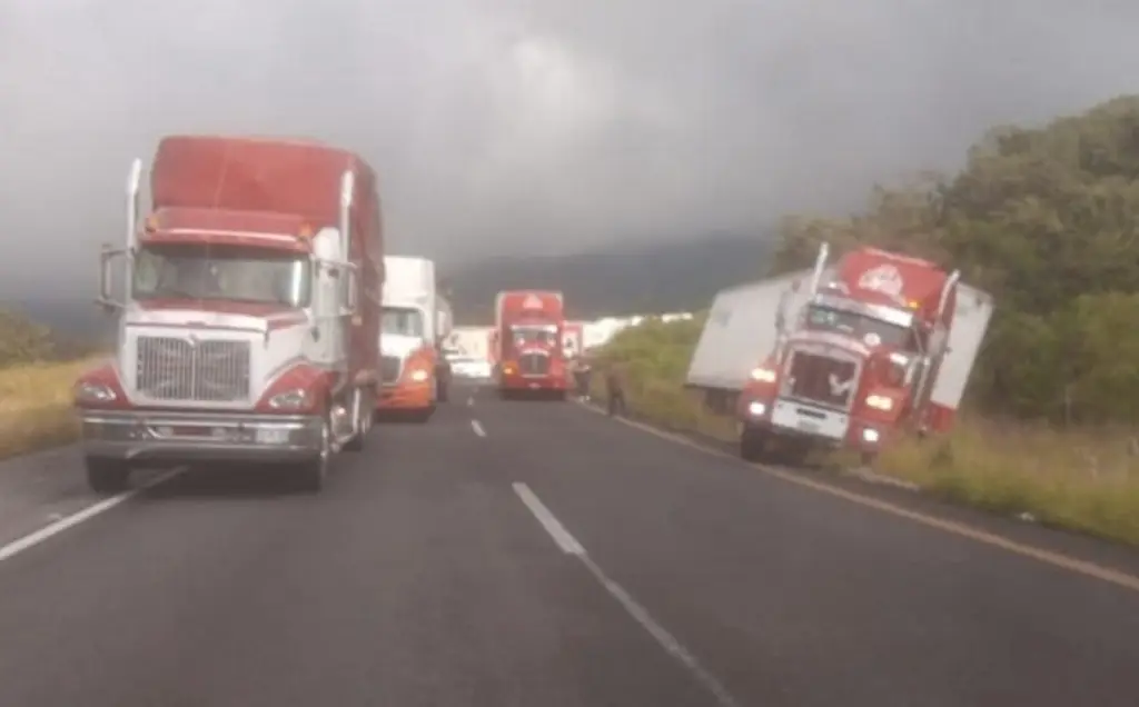 Imagen Se registran 3 accidentes automovilísticos en 4 horas en carretera de Veracruz 