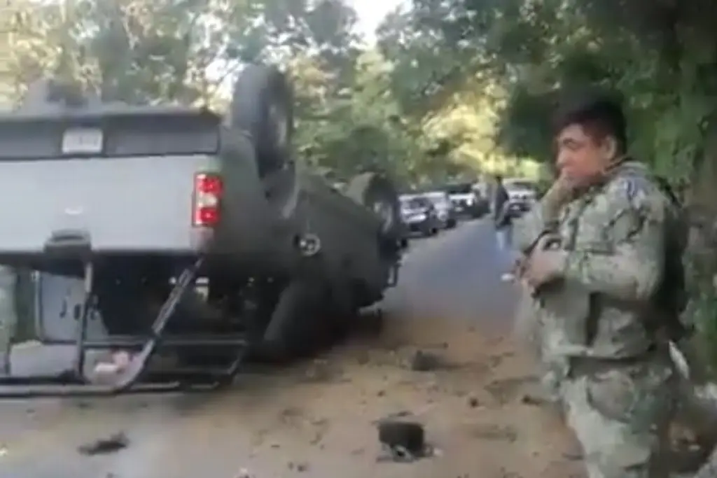 Imagen Se accidenta unidad de la Marina; integraba convoy de la gobernadora de Colima