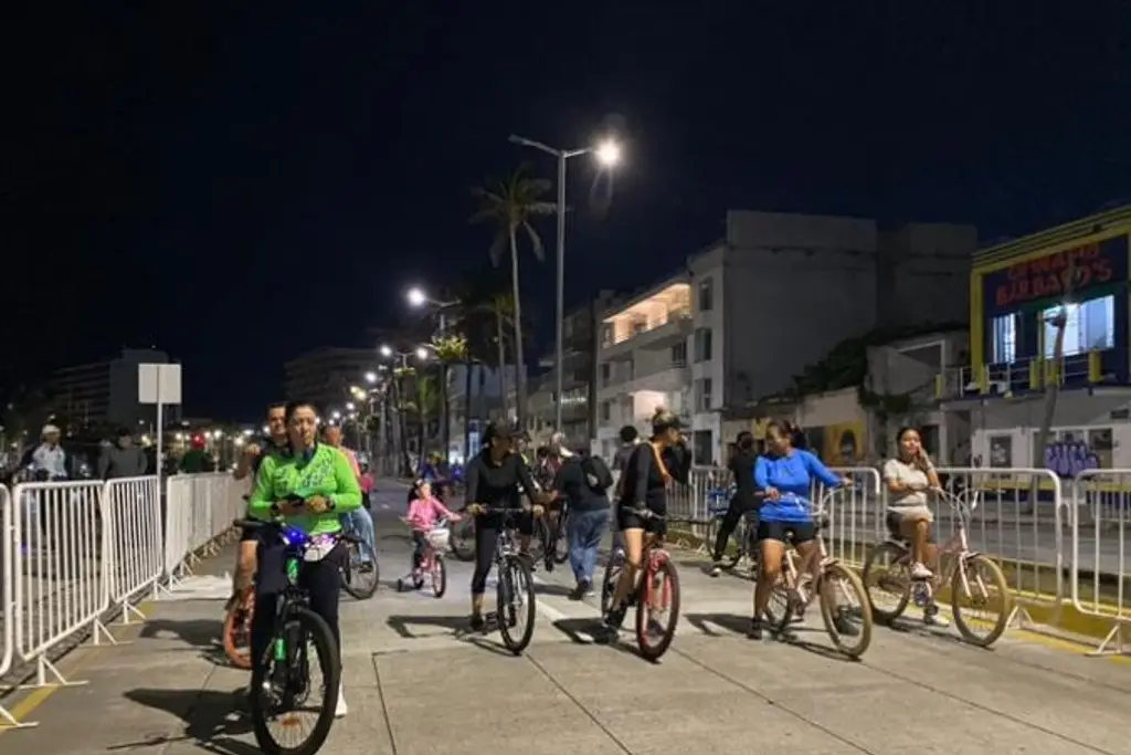 Imagen Anuncian paseo masivo en bicicleta alusivo al Día de Muertos