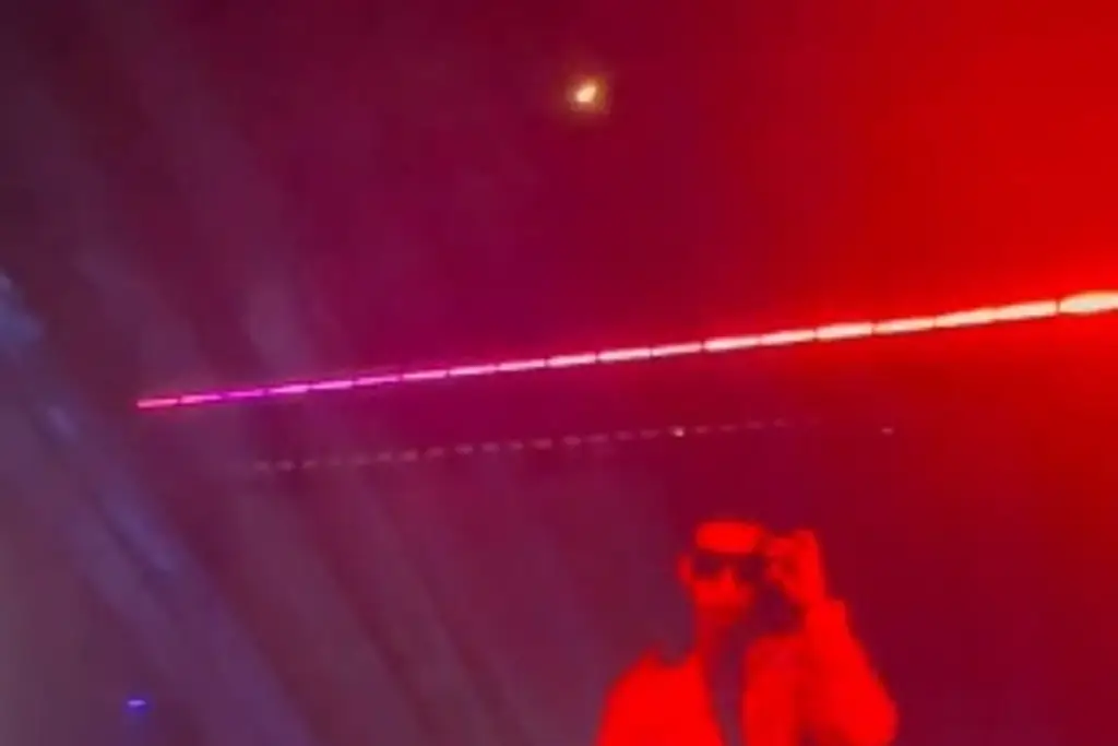 Imagen Detienen concierto de Daddy Yankee; se estaba incendiando el techo del escenario (+Video)