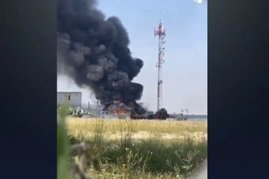 Imagen Fuerte incendio en fábrica de láminas provoca evacuaciones de vecinos