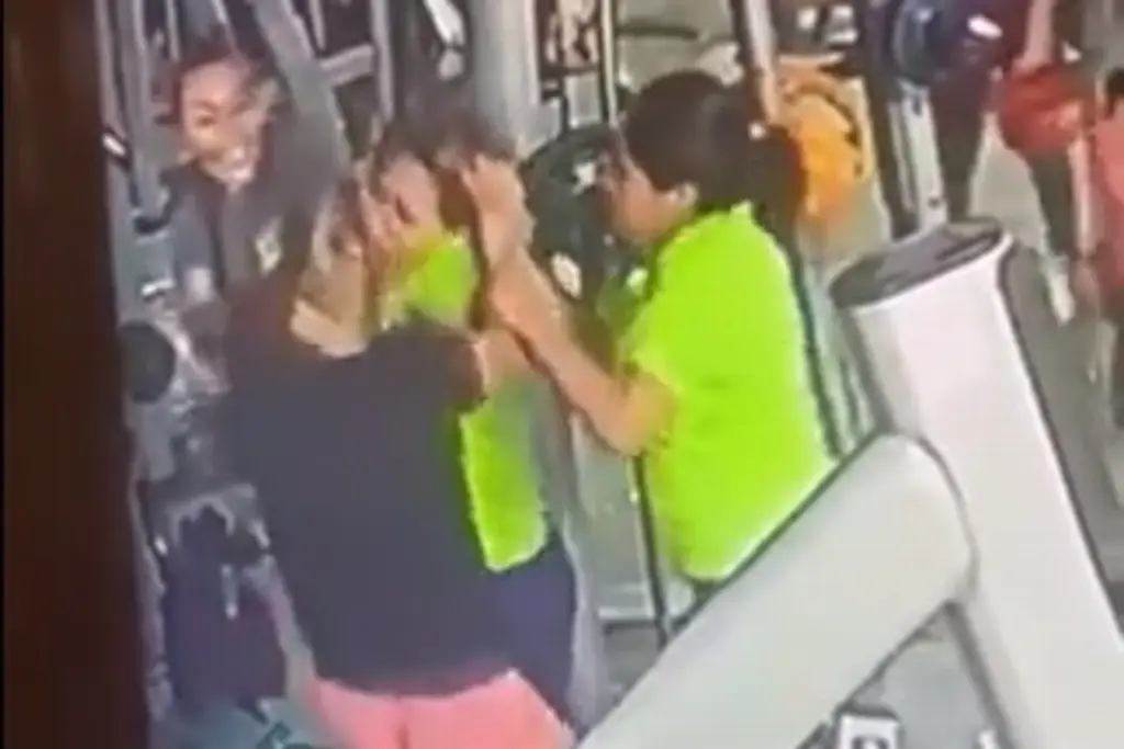 Imagen Mujeres se pelean por aparato de ejercicio en gimnasio (+Video) 