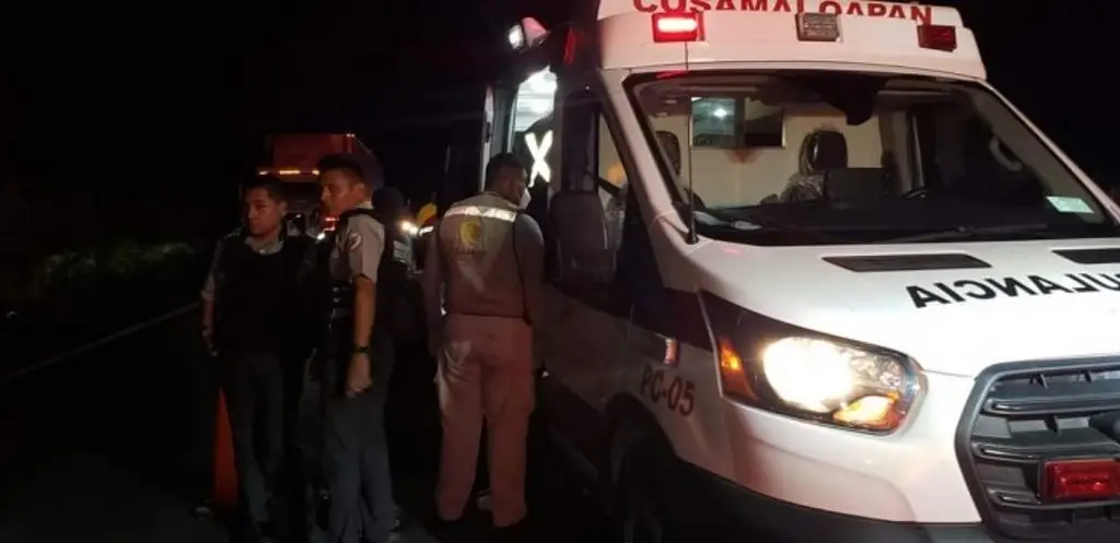 Imagen Mueren 5 migrantes y 7 más resultan heridos tras volcadura en autopista de Veracruz 