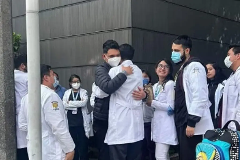 Imagen Liberan a médico interno detenido por supuesto robo de insumos en ISSSTE