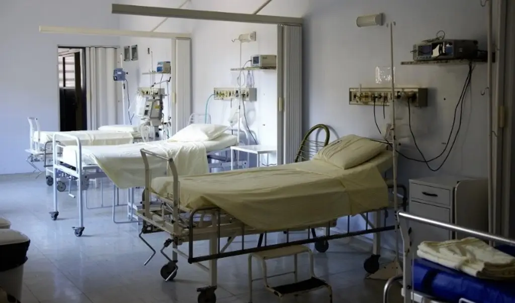 Imagen Médico, única profesión que atiende salud de las personas antes nacer y hasta su muerte: Experto