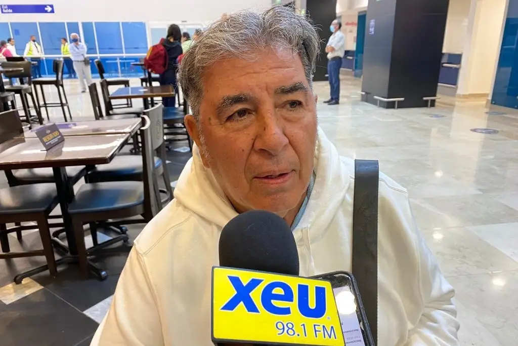 Imagen Llega Carlos Reinoso a Veracruz, esta es la razón