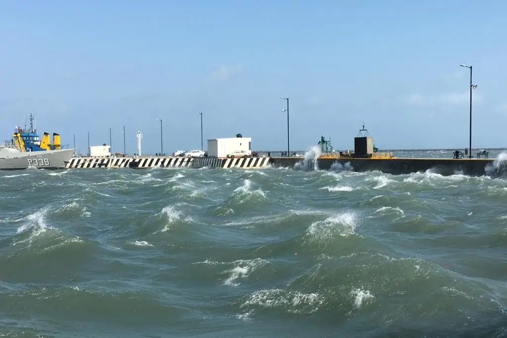Imagen Viento del norte se intensifica; reportan racha máxima de 60.4 km/h en el Puerto de Veracruz