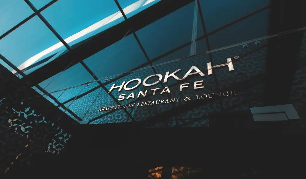 Imagen Revelan video de joven que fue presuntamente drogada y escondida en baño del bar Hookah
