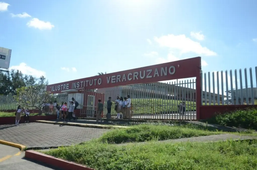 Imagen Expulsan a estudiantes del Ilustre de Boca del Río que consumieron Clonazepam 