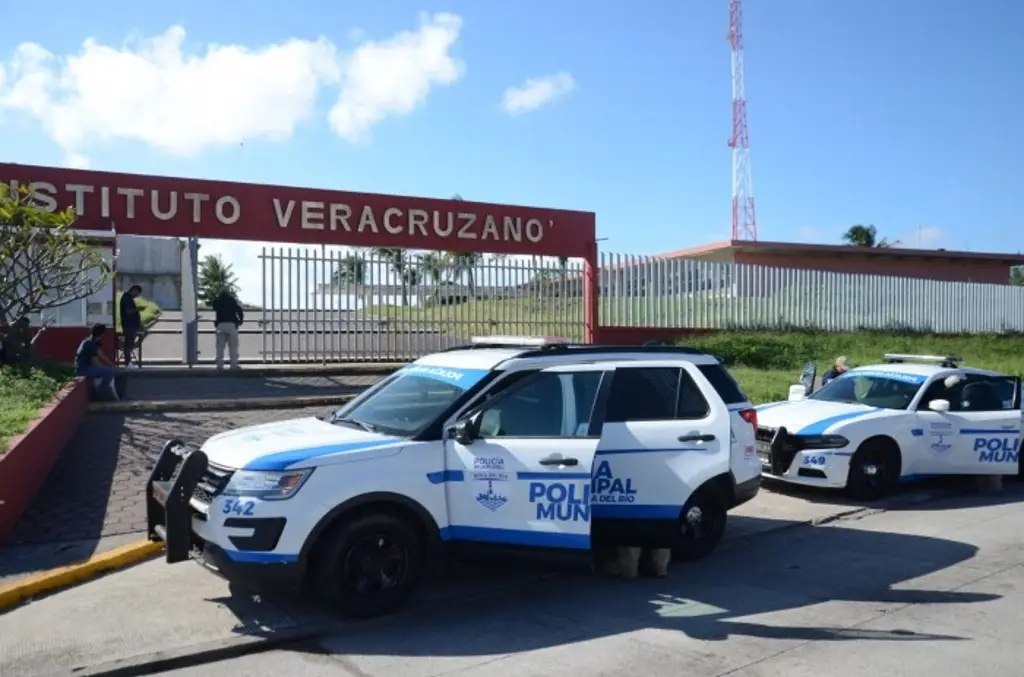 Imagen Hacen operativos en escuelas de Veracruz para frenar venta de drogas y medicamentos