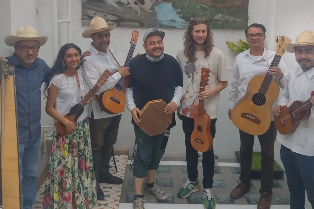 Mono Blanco, el grupo jarocho que colaboró con Rihanna para 'Black