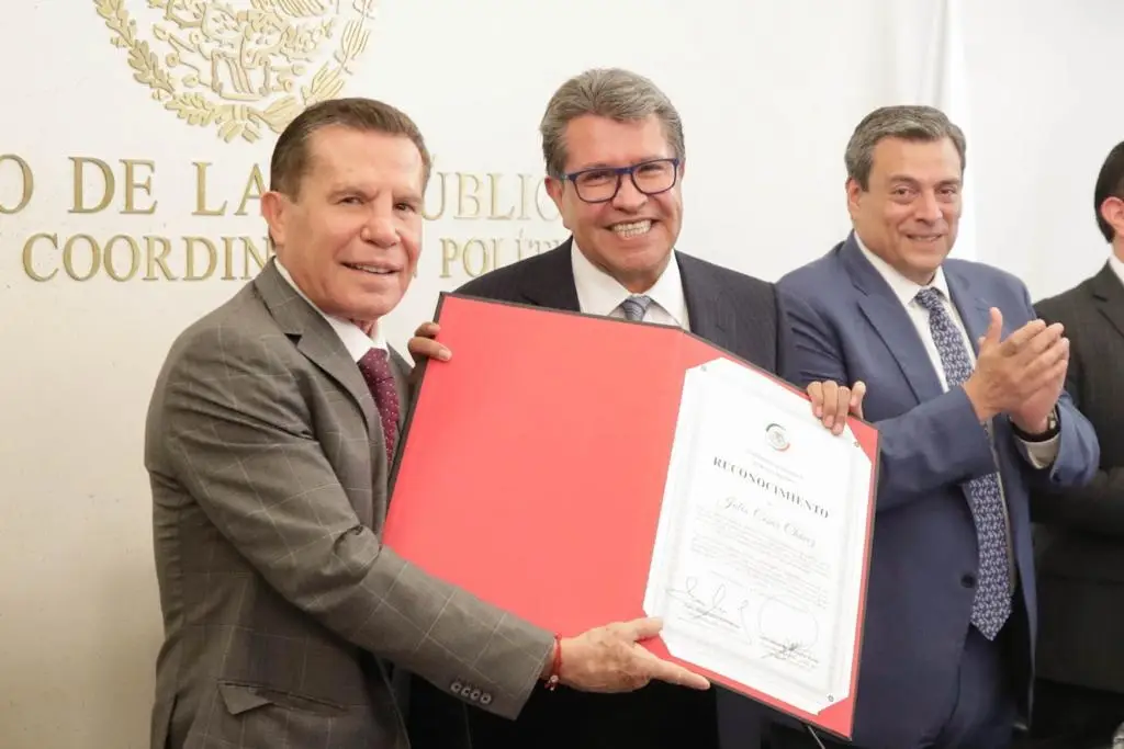 Imagen Senado reconoce trayectoria deportiva de Julio César Chávez