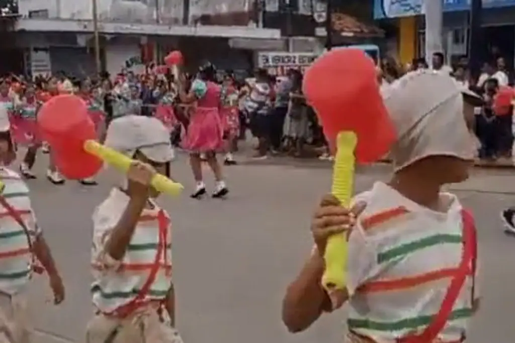 Imagen Polémica por niños de Veracruz vestidos del “Chavo del 8” en desfile de la Revolución Mexicana (+Video)