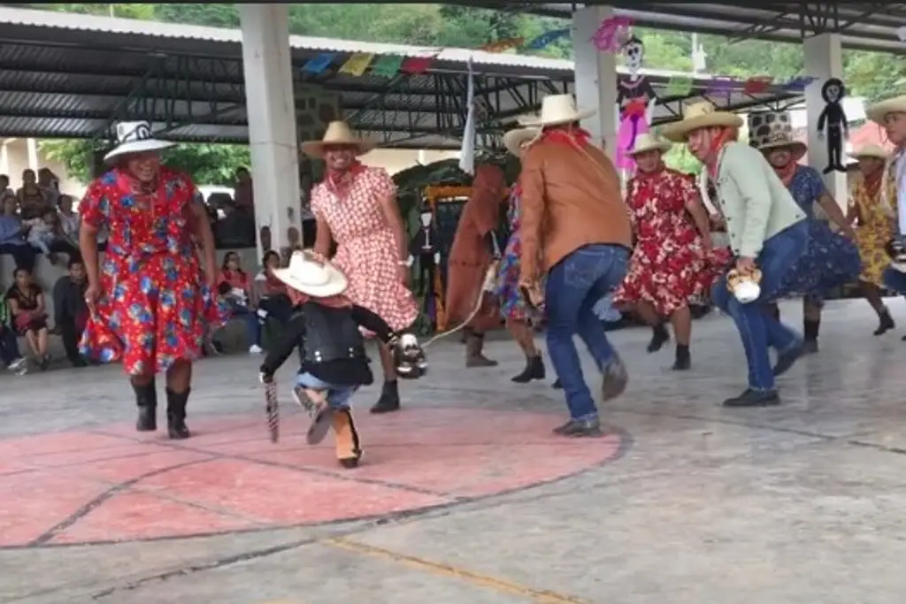 Imagen Niño de 3 años arrasa en TikTok bailando como viejito (+Video)