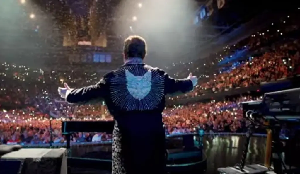 Imagen Sir Elton John ofrece su último concierto (+Video)