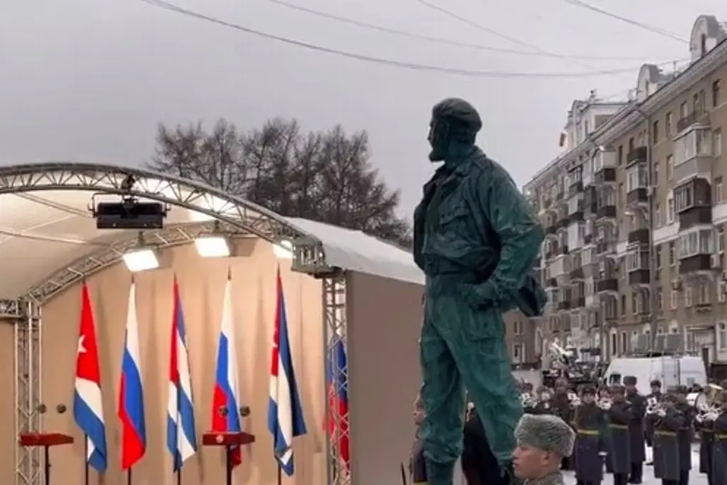 Imagen Putin y Díaz Canel develan monumento a Fidel Castro en Moscú