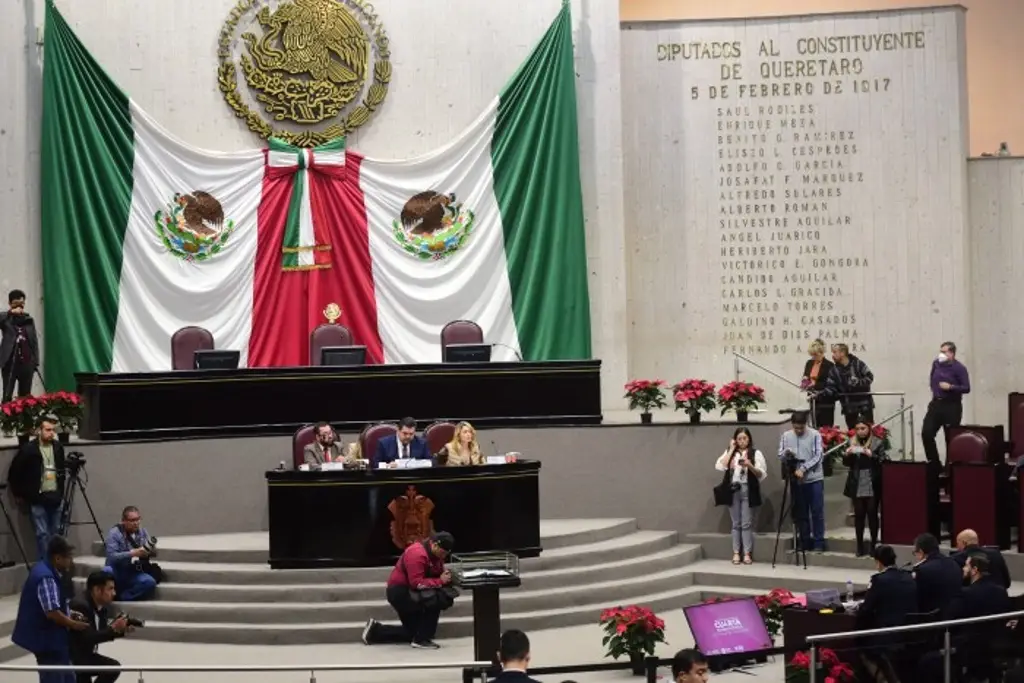 Imagen SSP compra uniformes a funcionaria de la SEV, denuncia PRI