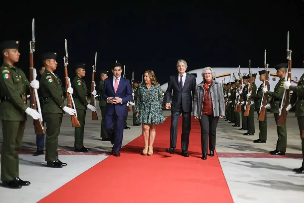 Imagen Presidente de Ecuador llega a México para reunirse con AMLO