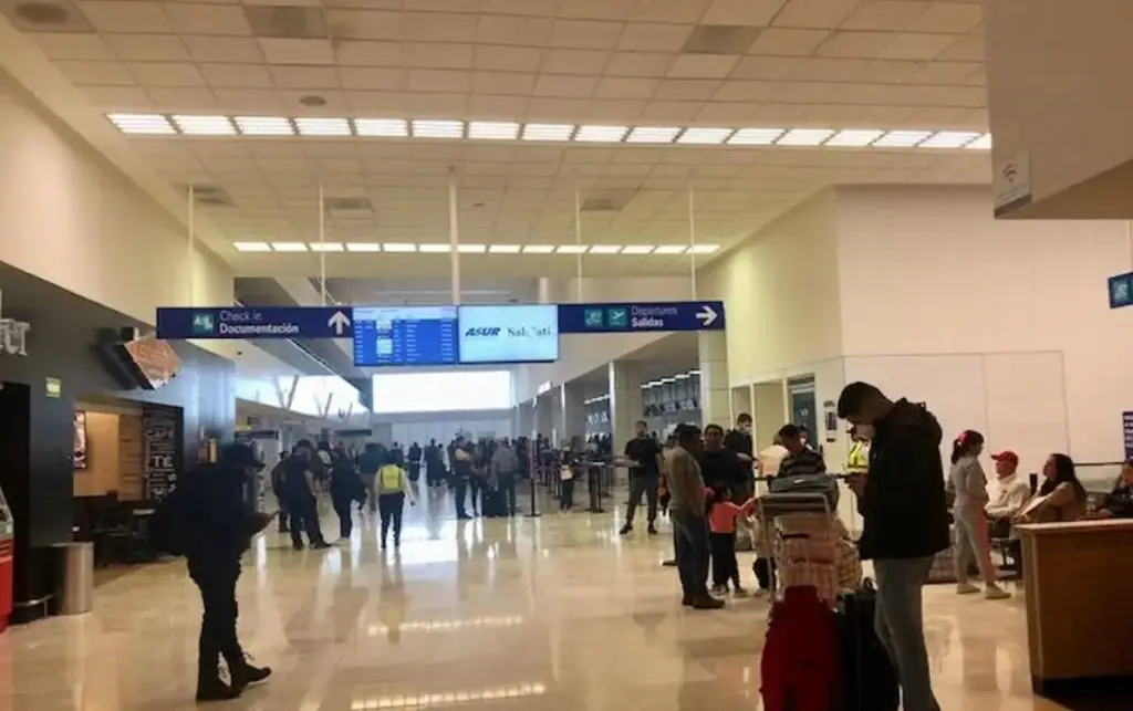 Imagen Reportan que volarían de Veracruz a Monterrey pero “los bajaron del avión”