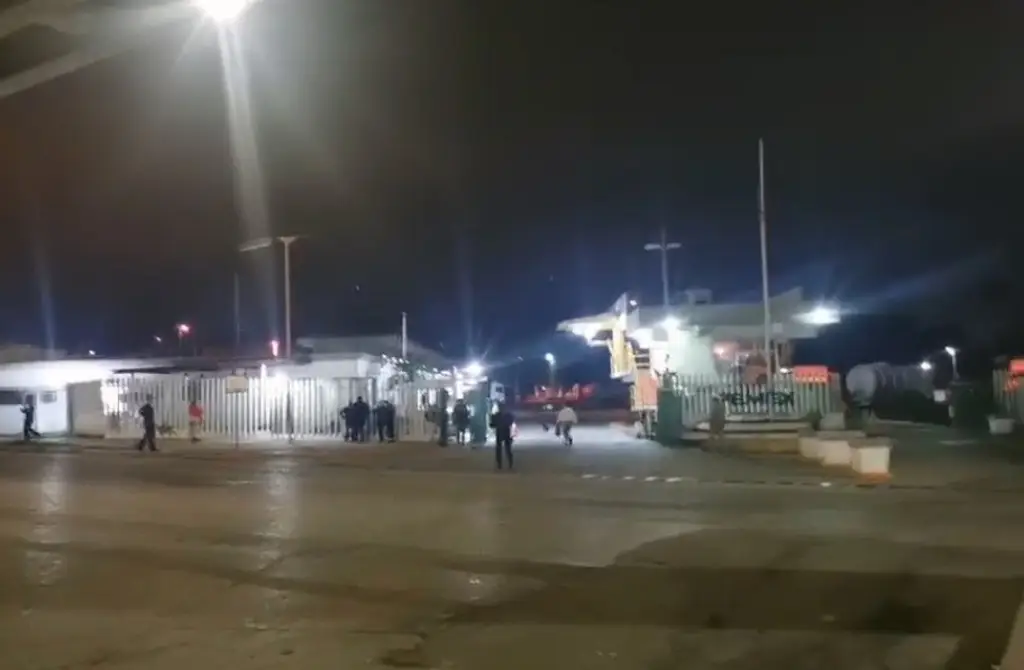 Imagen Reportan explosión en instalaciones de Pemex, en Poza Rica, Veracruz