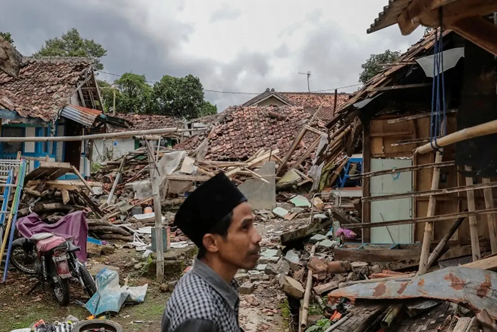 Imagen Suman 318 muertos por sismo del lunes en Indonesia