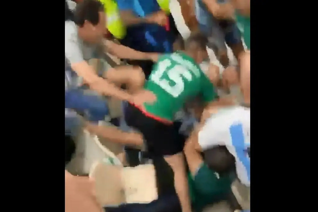 Captan pelea entre aficionados mexicanos y argentinos en estadio de Qatar (+Video)