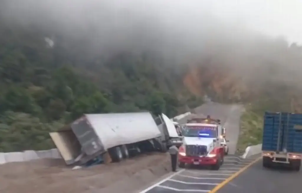 Imagen Rapiña en accidente sobre autopista de Veracruz (+Video) 