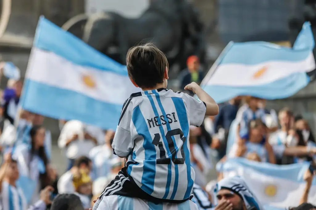 Imagen 'Dáselo a Memo Ochoa, bobo': Selección de Argentina desprecia el sombrero de un mexicano (+Video)