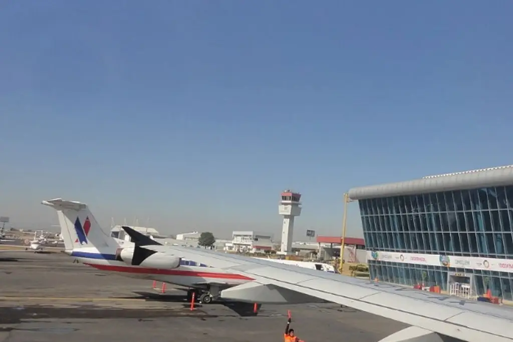 Imagen Cancelan vuelos entre Houston y Puebla por ceniza del Popocatépetl 