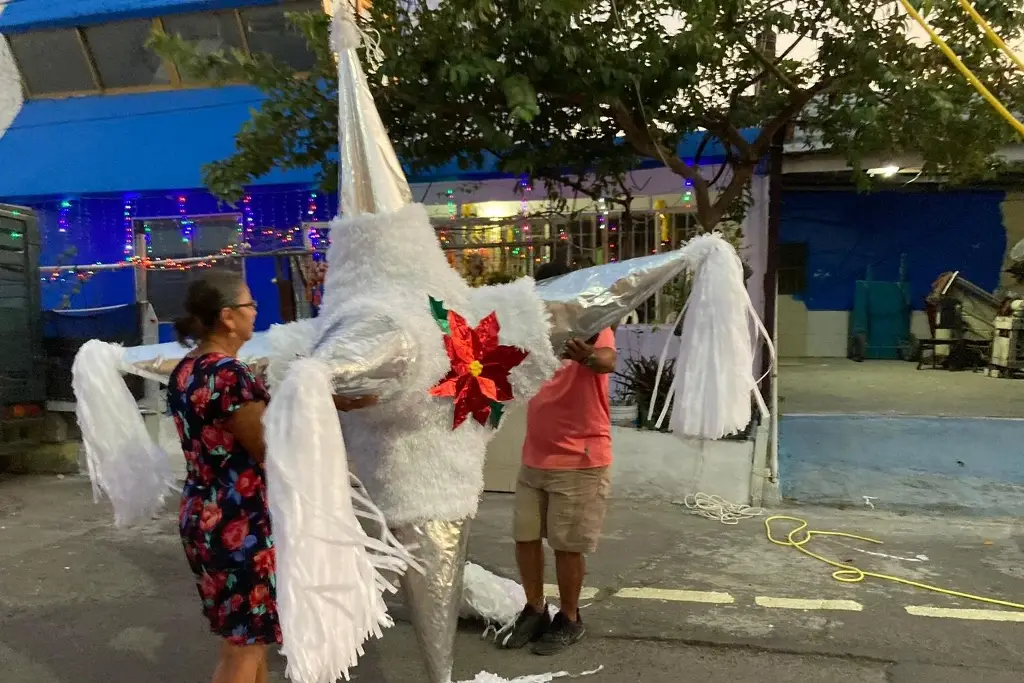 Desde hace 27 años, Aidé elabora la piñata más grande de Veracruz - xeu  noticias veracruz