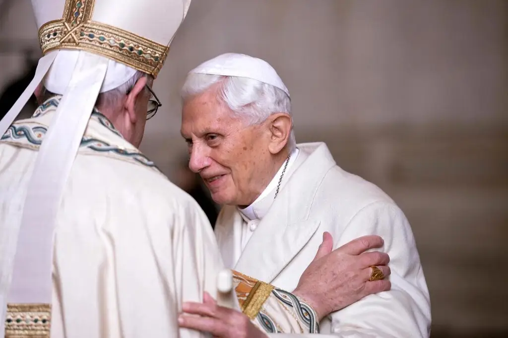Imagen Benedicto XVI sigue estable; participa en misa desde su habitación