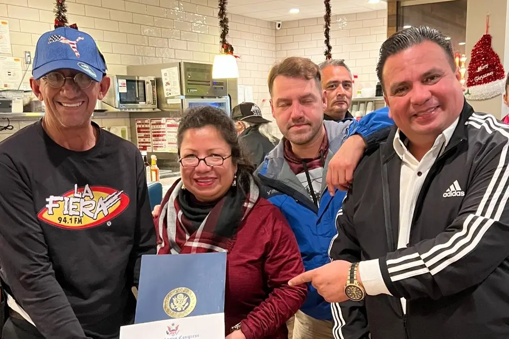 Imagen Payaso Rucho también es reconocido por congresista de EU, Lou Correa (+foto/video)