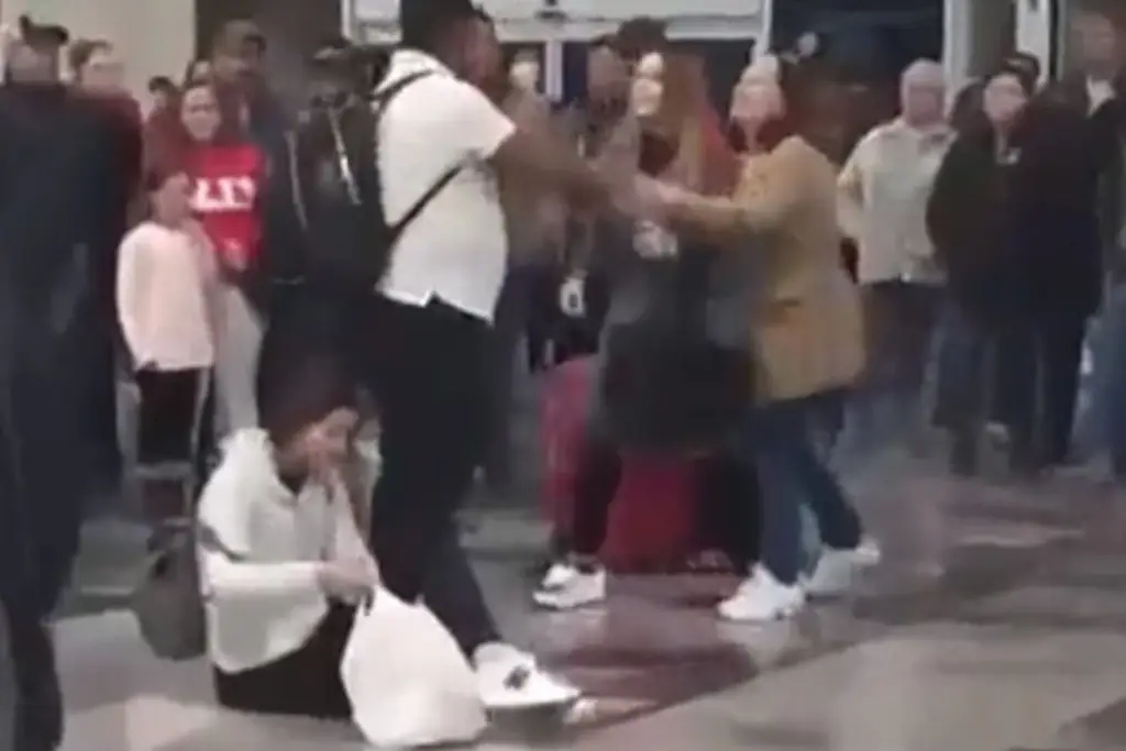 Imagen Encuentra a esposo en aeropuerto 