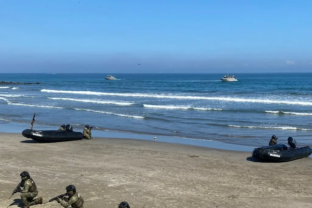 Imagen Con aeronaves y embarcaciones, Marina muestra capacidades y entrenamiento