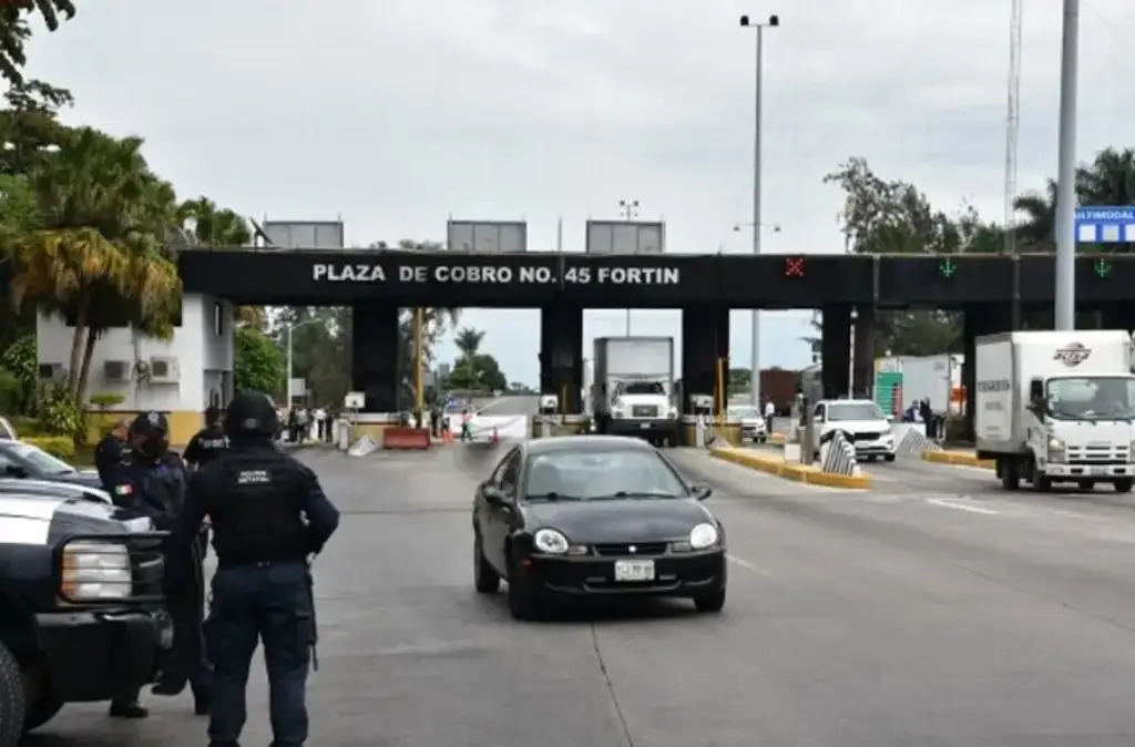 Imagen Ya hay propuesta de Capufe para solucionar problema en caseta de Fortín: Cuitláhuac García