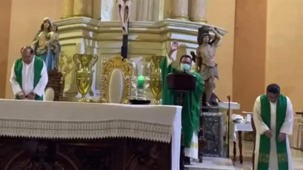 Imagen Celebran misa por el segundo aniversario del fallecimiento del padre Víctor en Veracruz 