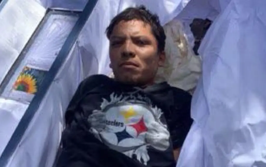 Imagen Finge estar muerto y se mete a un ataúd para escapar