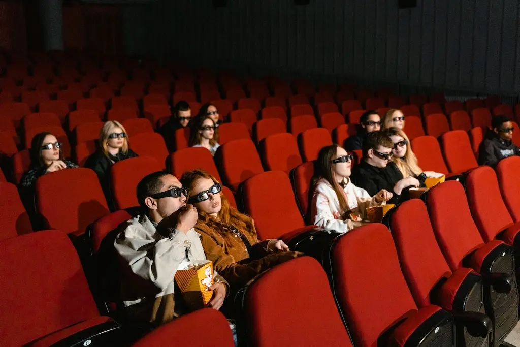 Imagen Investigación demuestra que la actividad cerebral se relaja mientras se miran películas