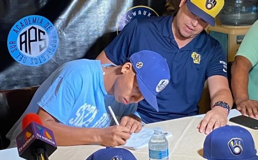 Imagen Cerveceros de Milwaukee firma a joven pitcher de Manlio Fabio Altamirano
