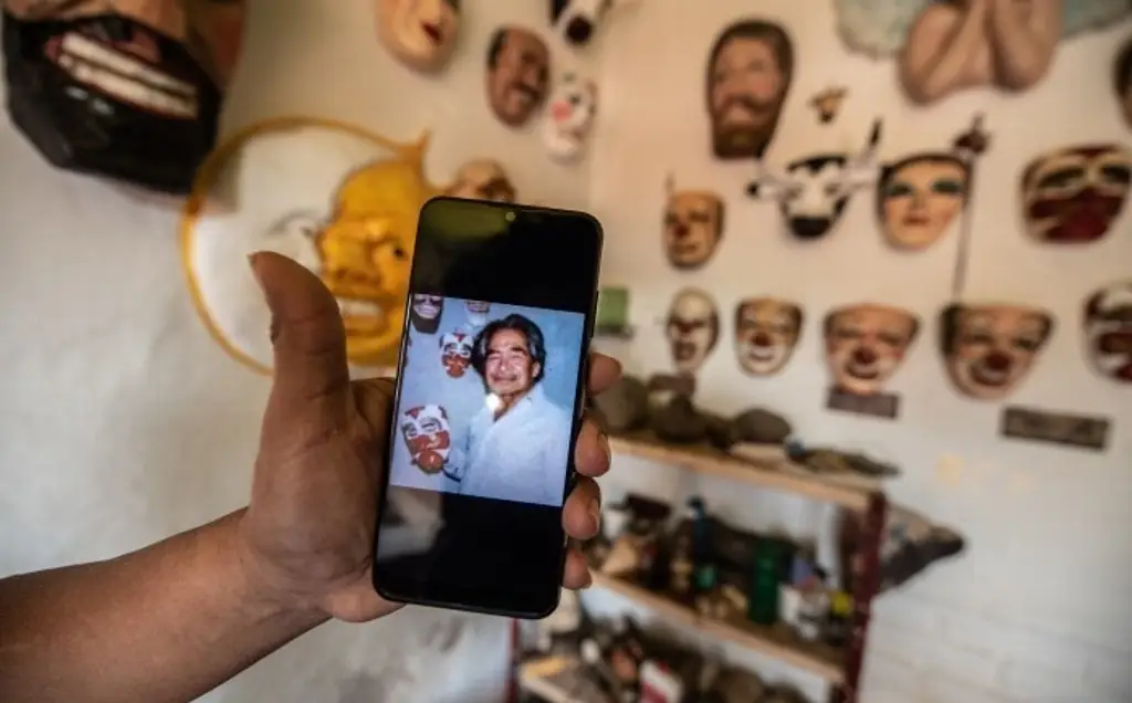 Imagen David Rey Tepo fue un maestro del arte mascarero en Xico; su familia lo despide