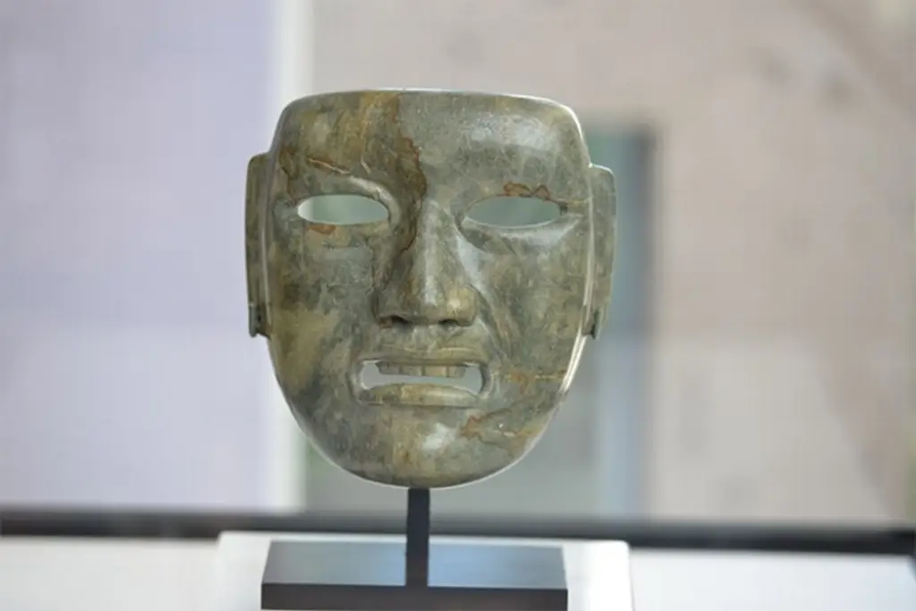 Imagen Exhiben máscara olmeca repatriada en Museo de Antropología