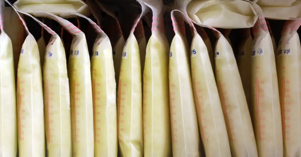Imagen Leche materna de vacunadas contra COVID-19 protege a los bebés, revela estudio