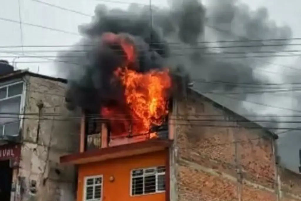 Imagen Fuego consume vivienda en Xalapa 
