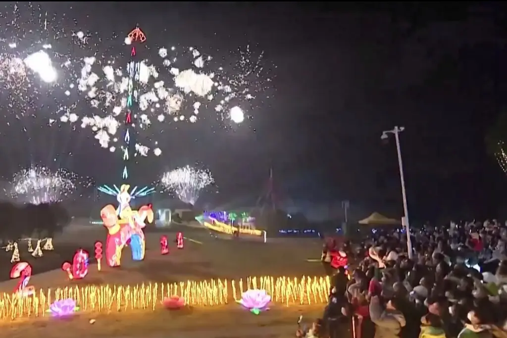 Imagen China recibe Año Nuevo Lunar con grandes reuniones tras COVID (+Video)