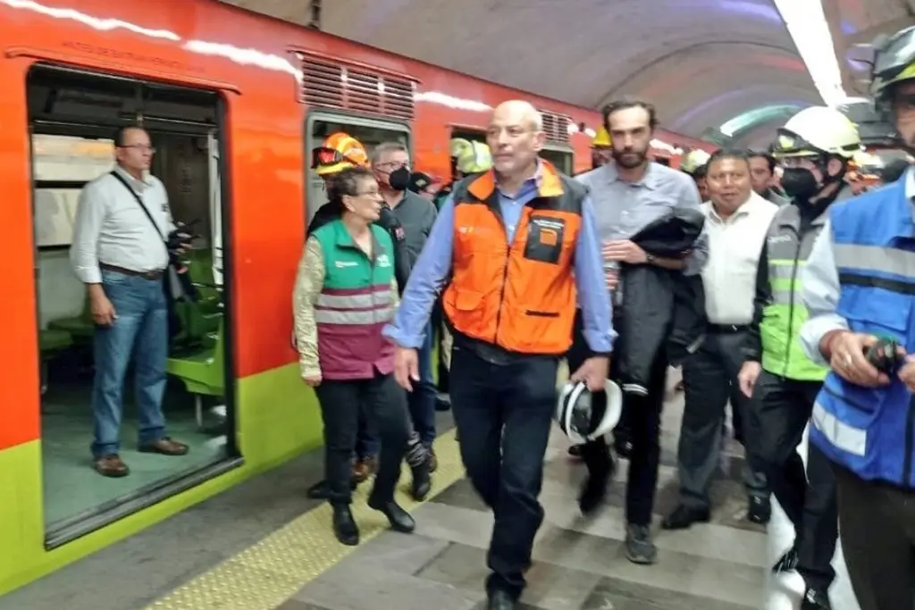 Imagen Dan de alta a 18 personas intoxicadas por humo en Línea 7 del Metro de CDMX