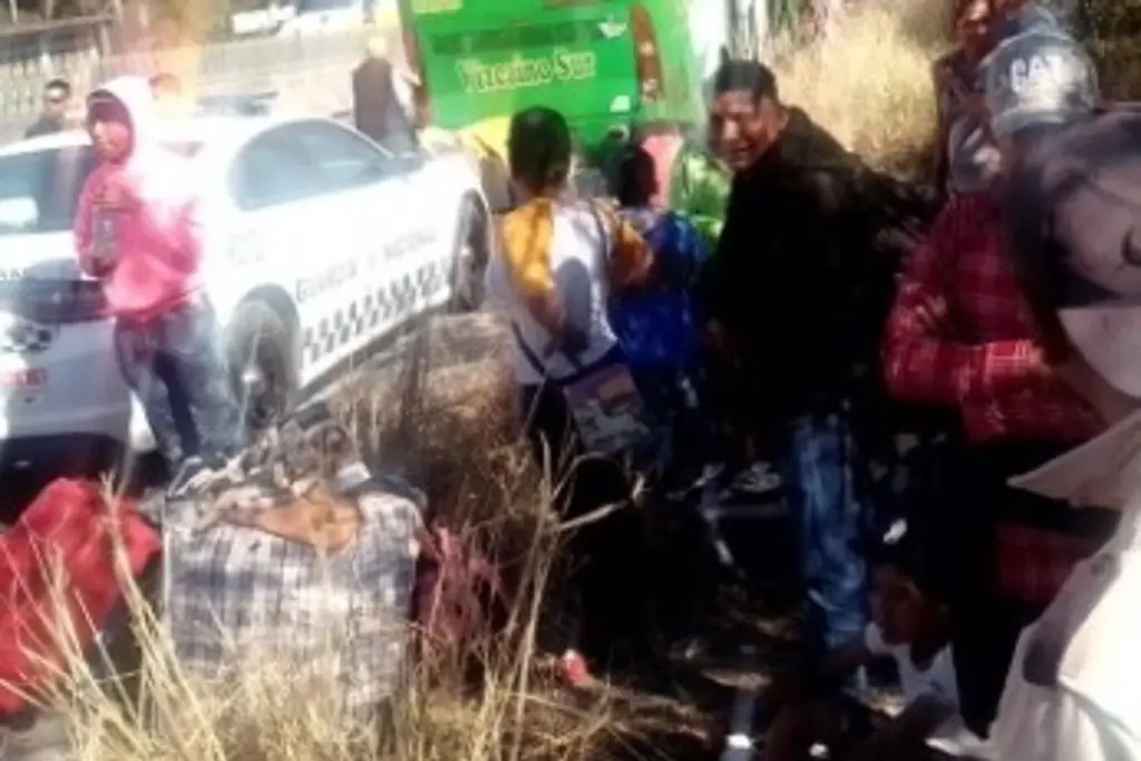 Imagen Fuerte accidente automovilístico en autopista de Veracruz; hay 2 lesionados 