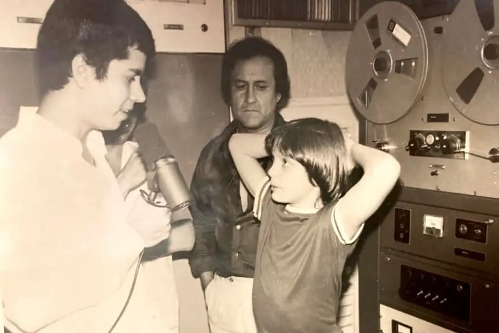 Imagen Luis Miguel visitó Grupo Pazos promocionando su primer álbum: José Luis Feijoo (+Video)