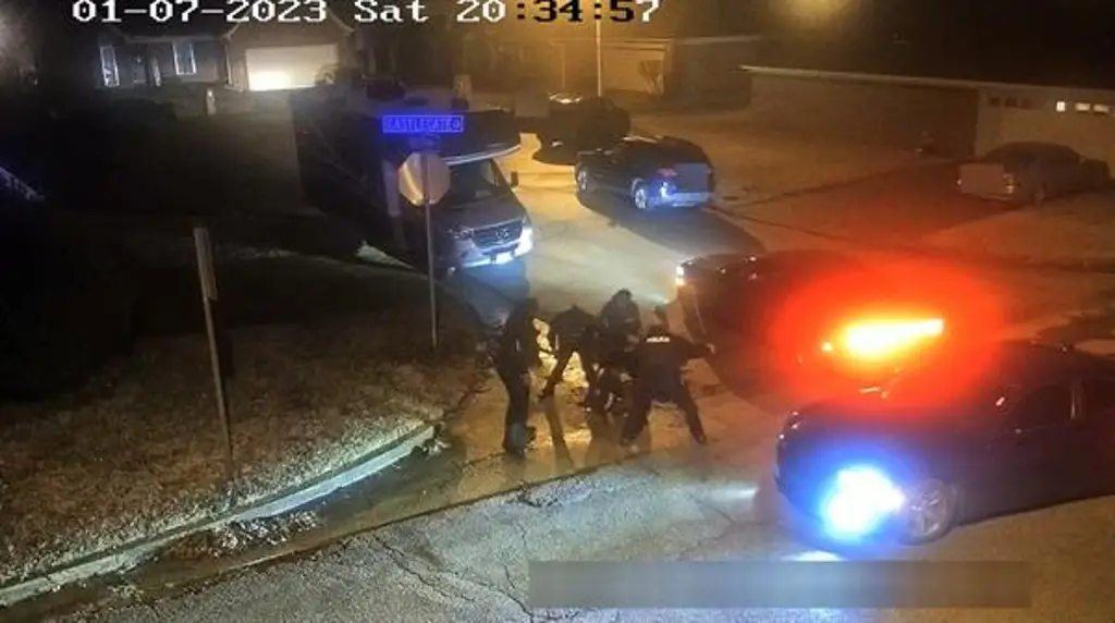 Imagen Sancionan a un sexto policía por golpiza que provocó muerte de afroamericano en EU