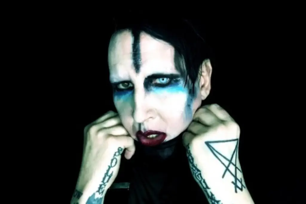 Imagen Acusan a Marilyn Manson de viol@r a menor de edad en un autobús
