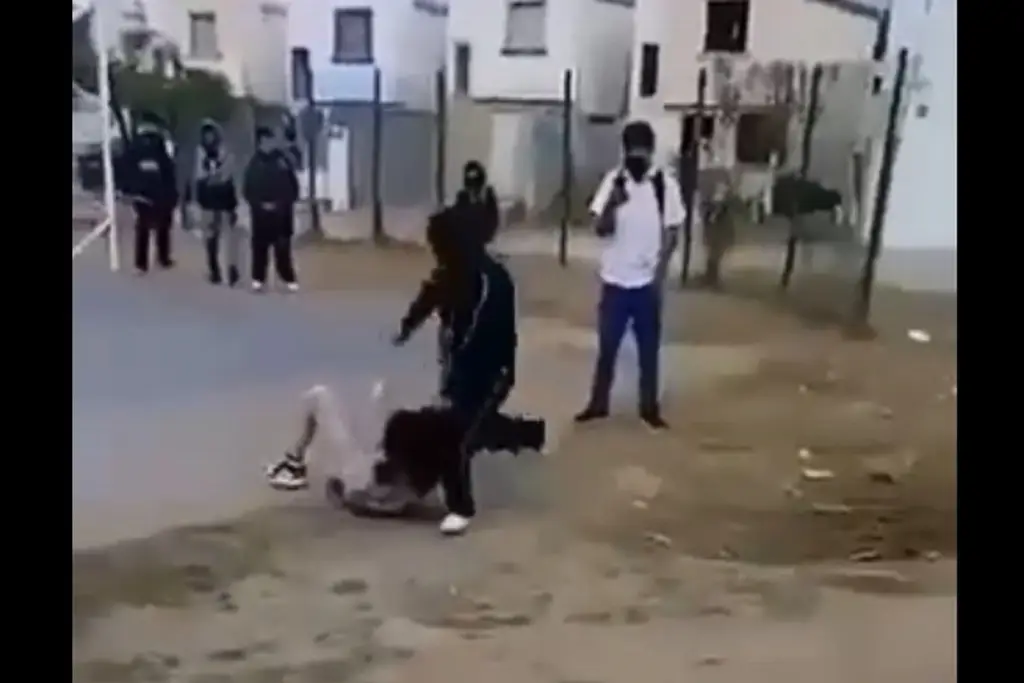 Imagen Alumna de secundaria queda inconsciente tras pelea (+Video)